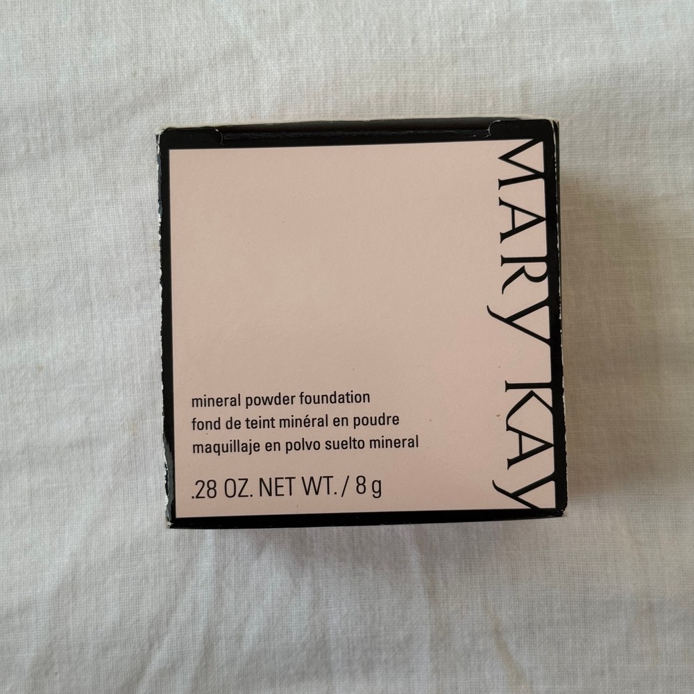 Mary Kay Mineral Powder Foundation Women's Ivory 1 .28 oz 8g Matte Finish - Picture 2 of 4